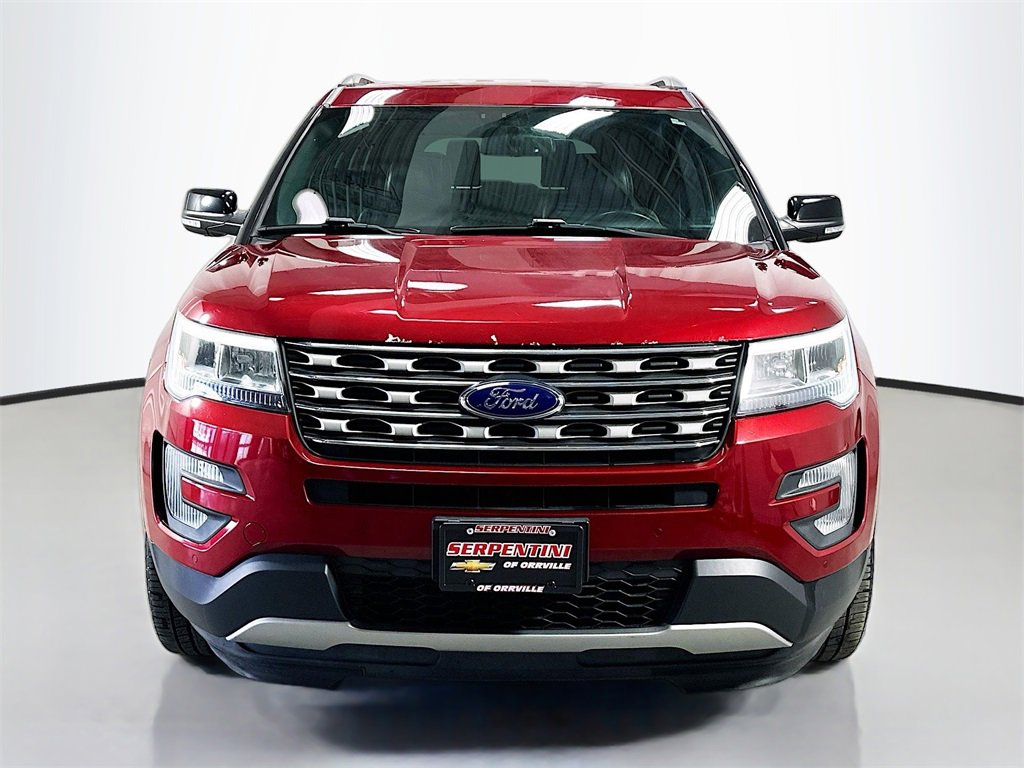 Used 2017 Ford Explorer XLT w/ Equipment Group 202A image 4