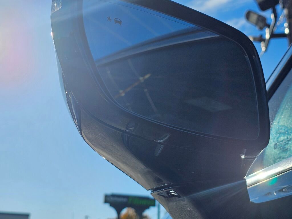 Used 2023 Buick Enclave Essence image 23