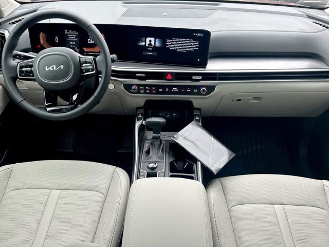 Used 2025 Kia Sorento S image 7