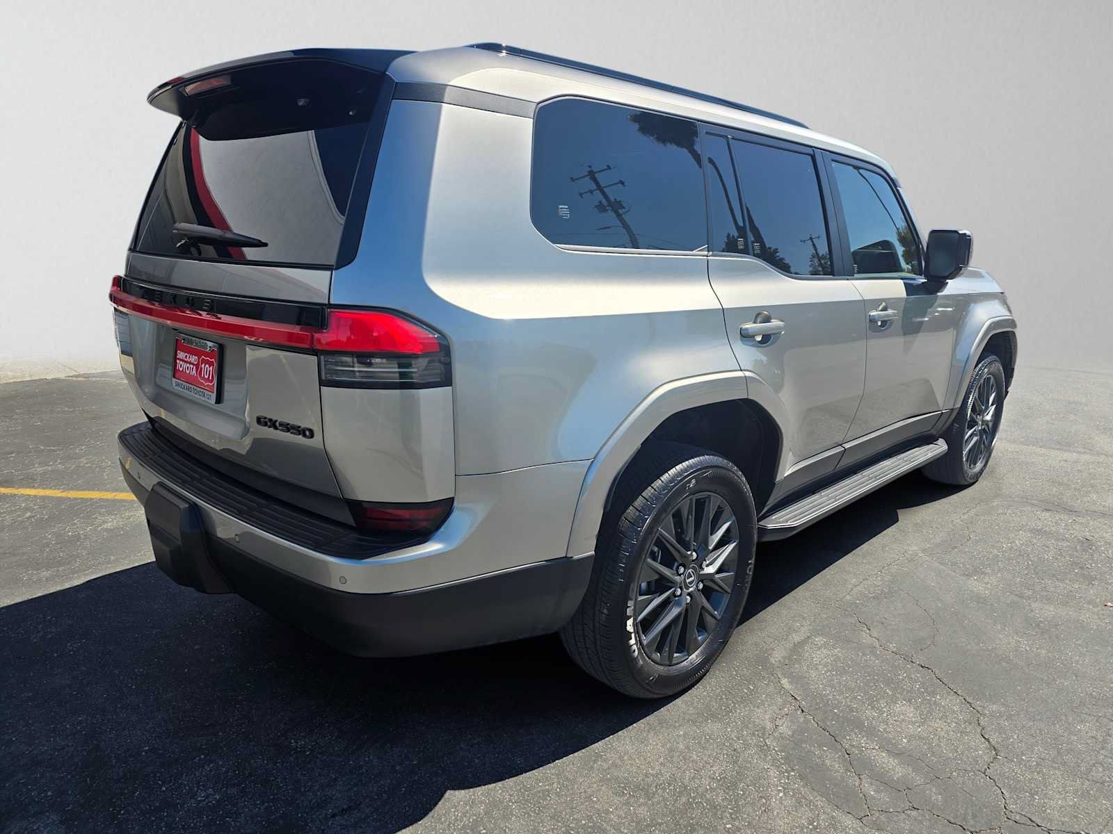 Used 2025 Lexus GX 550 w/ Cold Area Package AWD/4WD image 3