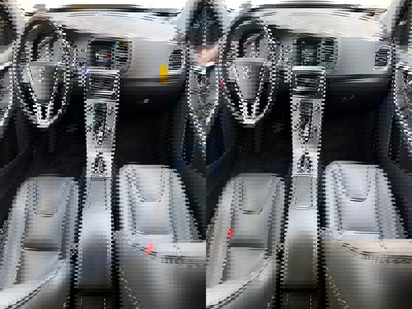 Used 2018 Volvo V60 T5 Cross Country w/ Convenience Package image 16