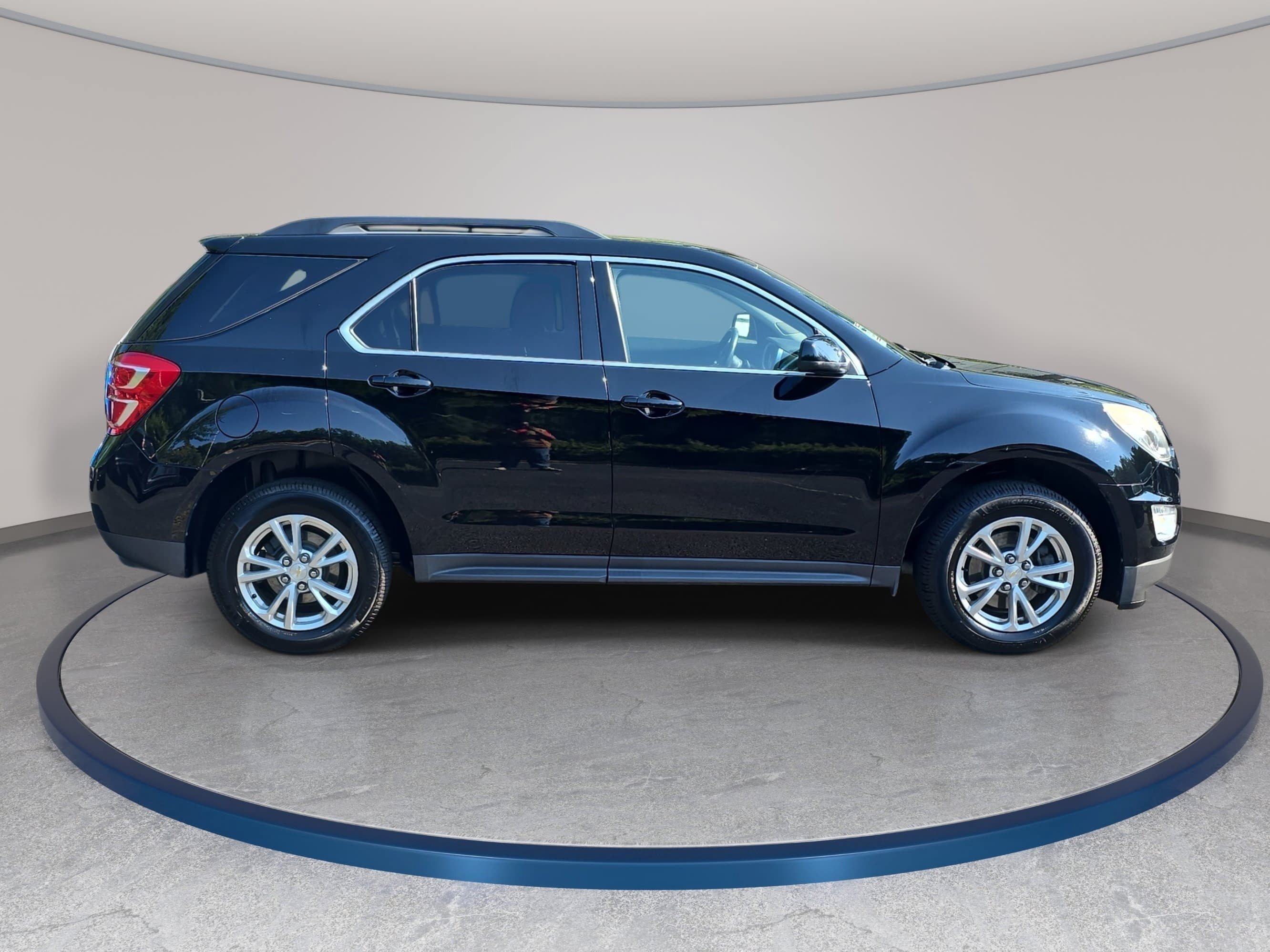 Used 2017 Chevrolet Equinox LT w/ Convenience Package FWD image 4