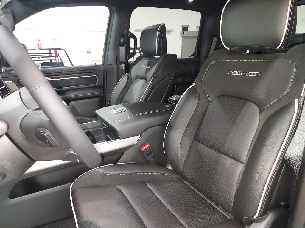 New 2026 RAM 1500 Laramie w/ Night Edition AWD/4WD image 17