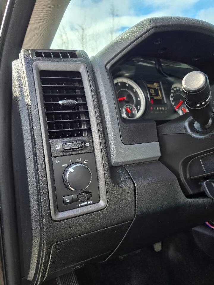 Used 2017 RAM 2500 Tradesman w/ Chrome Appearance Group AWD/4WD image 11