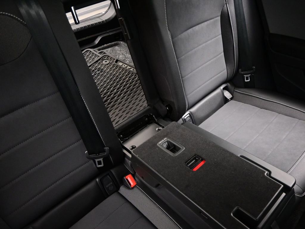 Used 2023 Volkswagen Taos SE w/ Panoramic Sunroof Package image 38