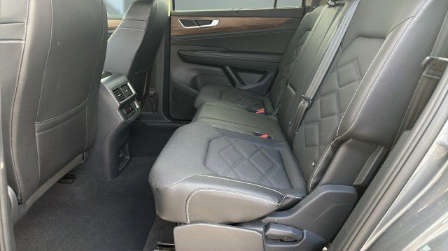 Used 2025 Volkswagen Atlas SE FWD image 20