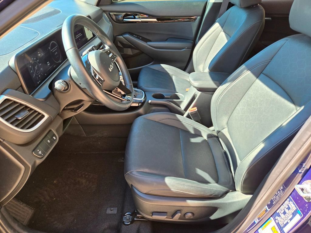 Used 2024 Kia Seltos EX FWD image 12