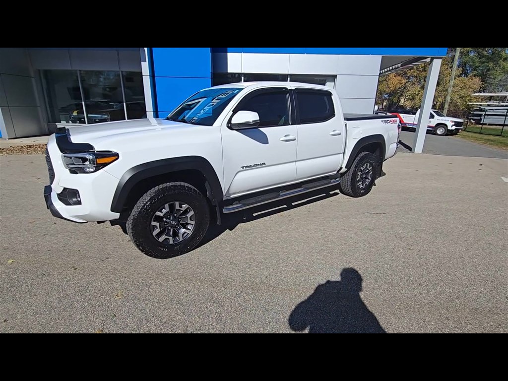 Used 2023 Toyota Tacoma TRD Off-Road AWD/4WD image 4