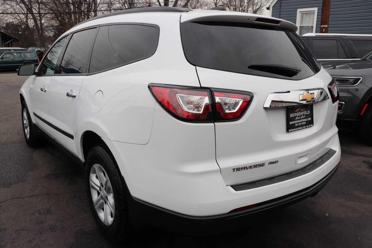 Used 2017 Chevrolet Traverse LS image 3
