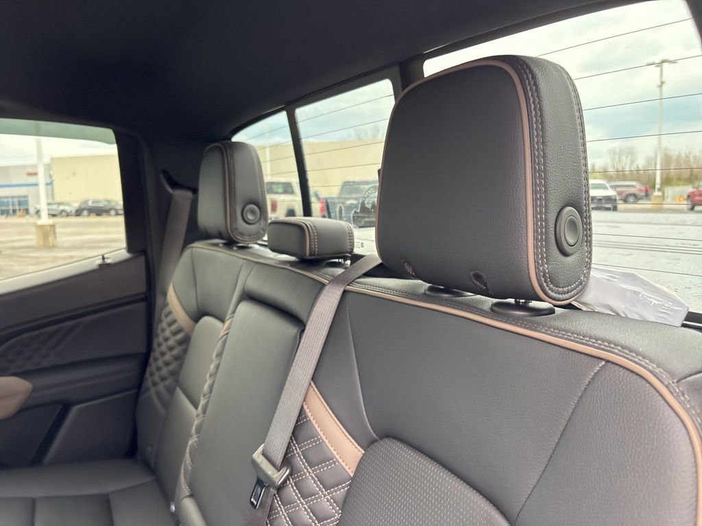 Used 2025 GMC Canyon Denali image 16