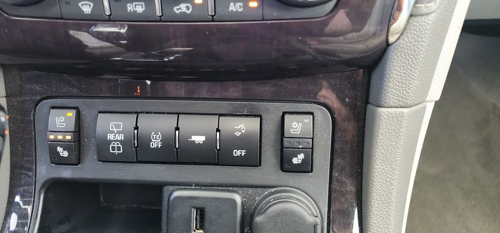Used 2016 Buick Enclave Premium w/ Experience Buick Package FWD image 36