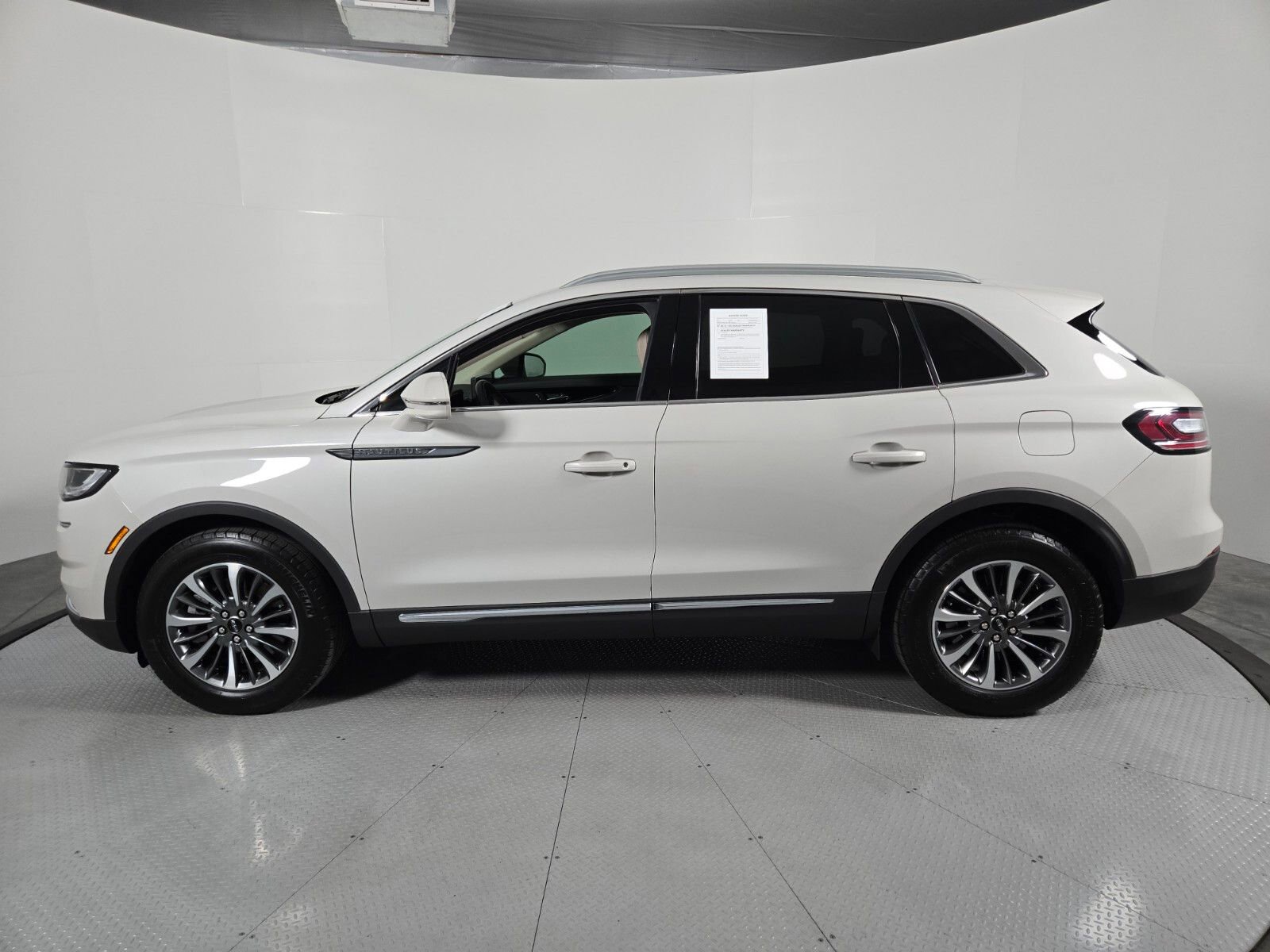 Certified 2022 Lincoln Nautilus AWD w/ Premium Package image 7