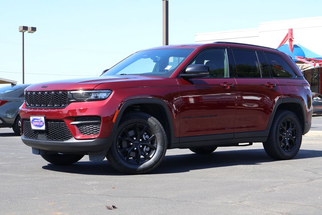 Used 2024 Jeep Grand Cherokee Altitude RWD image 14