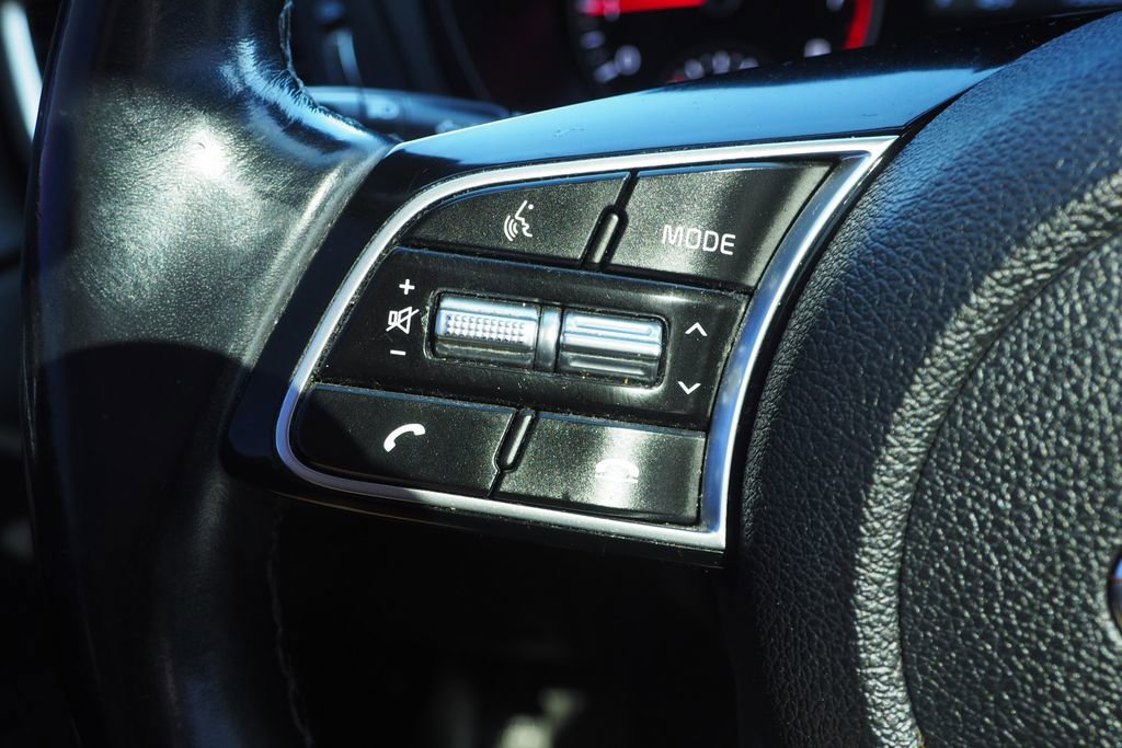 Used 2020 Kia Optima SE image 25