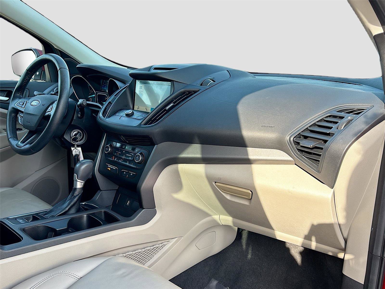 Used 2017 Ford Escape SE w/ SE Leather Comfort Package image 28