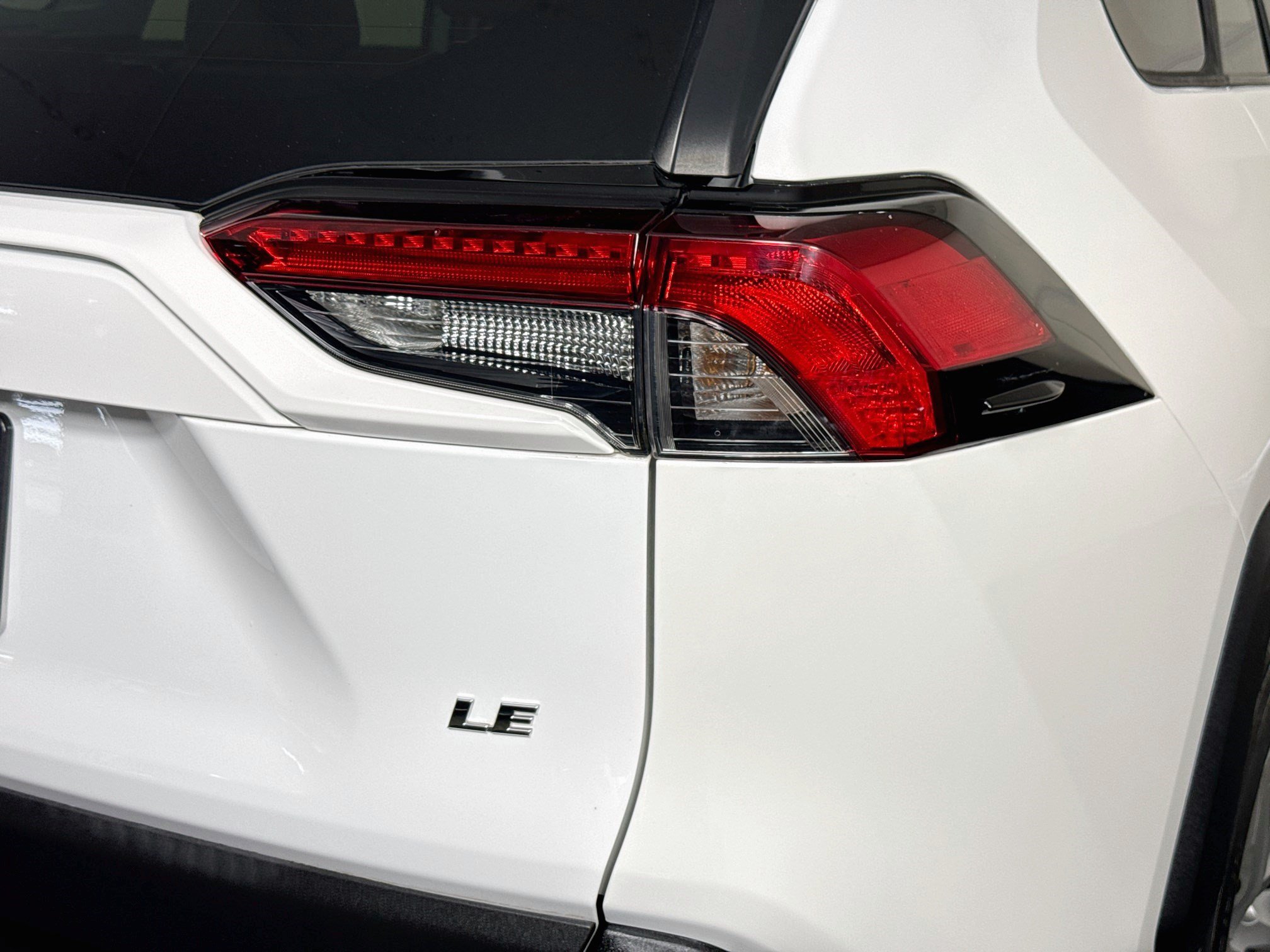 Used 2020 Toyota RAV4 LE FWD image 33
