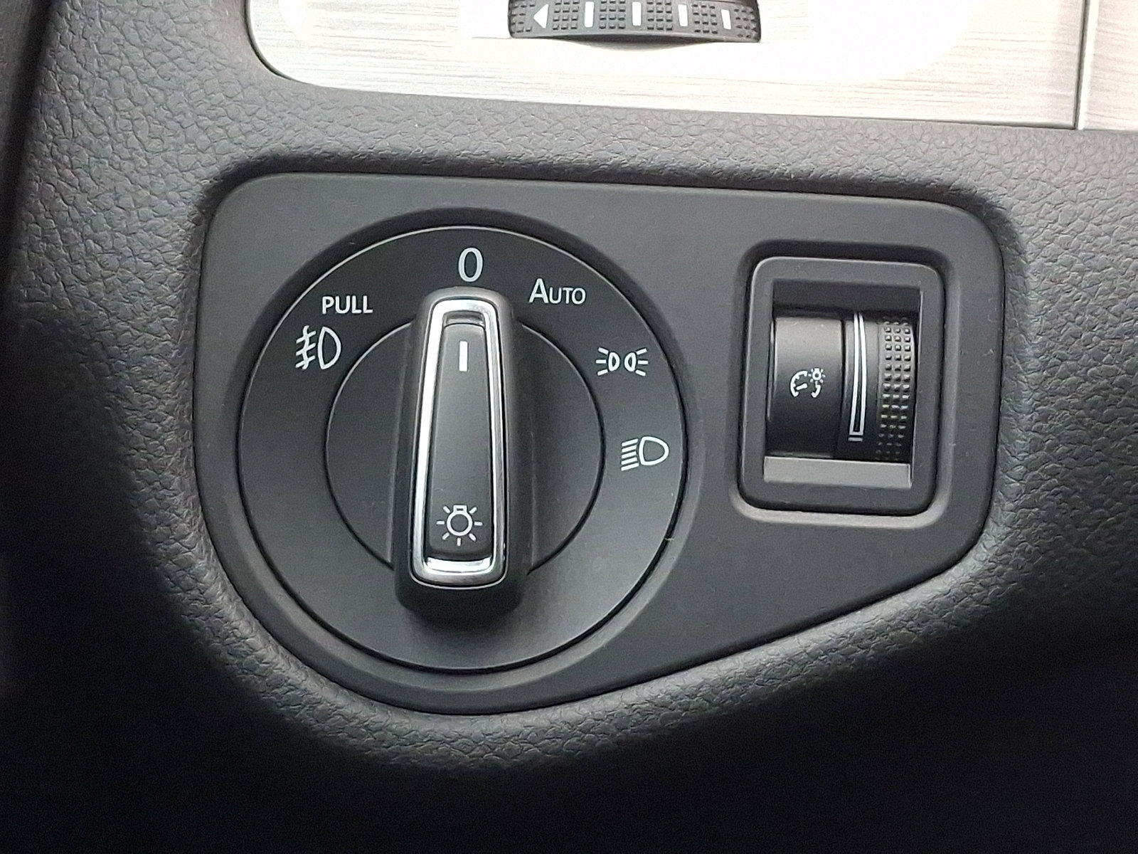 Used 2015 Volkswagen Golf TDI SE image 23