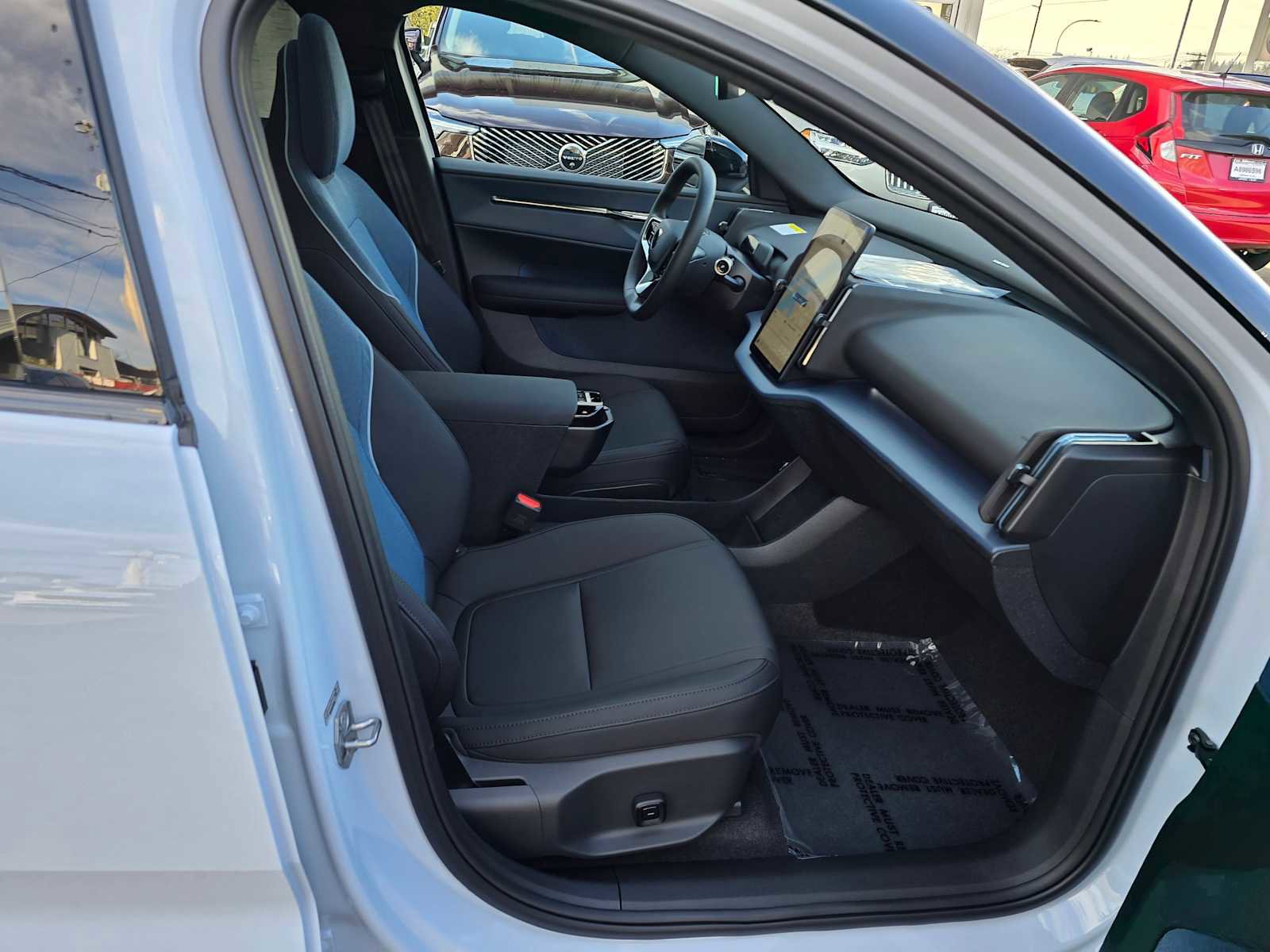 New 2026 Volvo EX30 Plus w/ Protection Package Premier AWD/4WD image 11