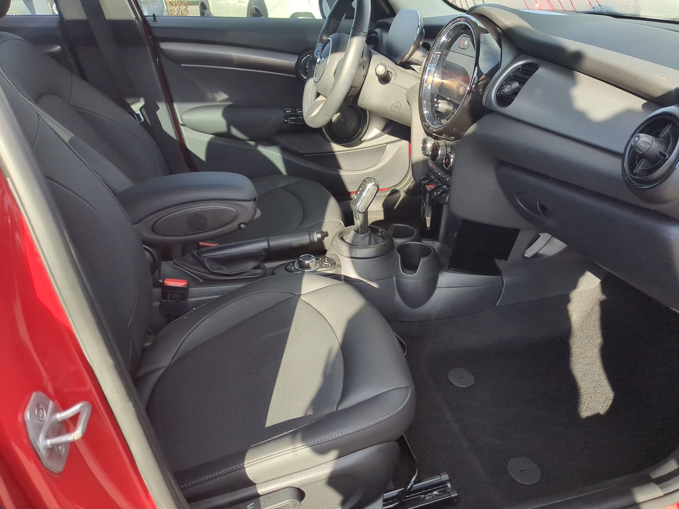 Used 2024 MINI Cooper 4-Door Hardtop image 31