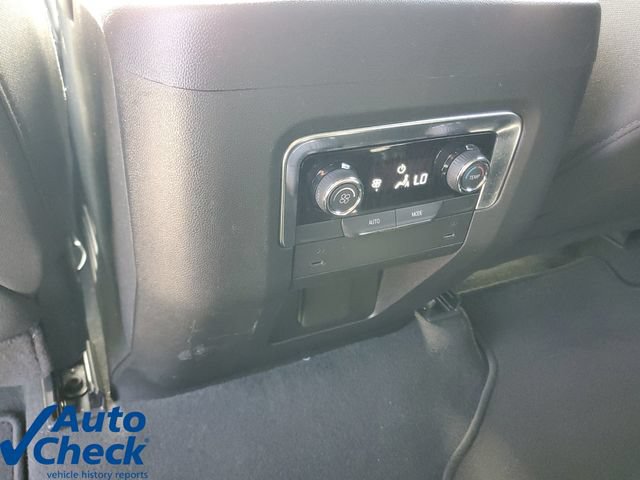 Used 2025 Chevrolet Suburban LS RWD image 13
