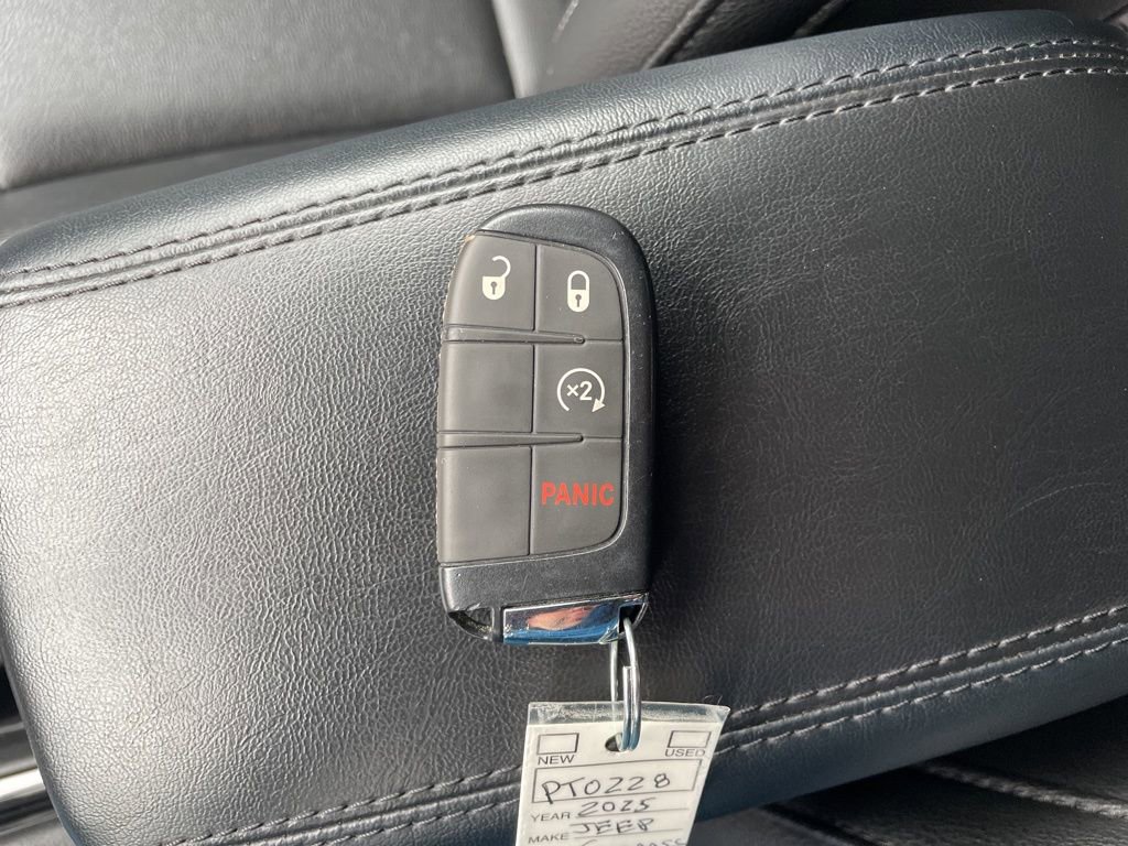 Used 2025 Jeep Compass Limited AWD/4WD image 22