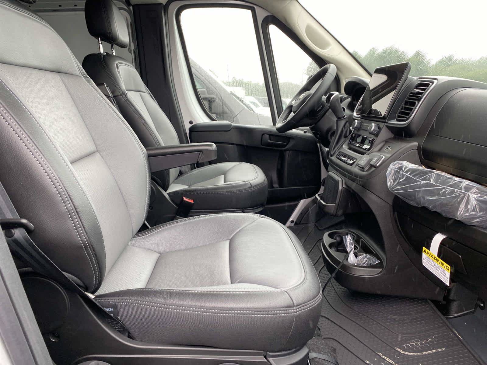 Used 2025 RAM ProMaster 3500 w/ Quick Order Package 22H SLT+ FWD image 7