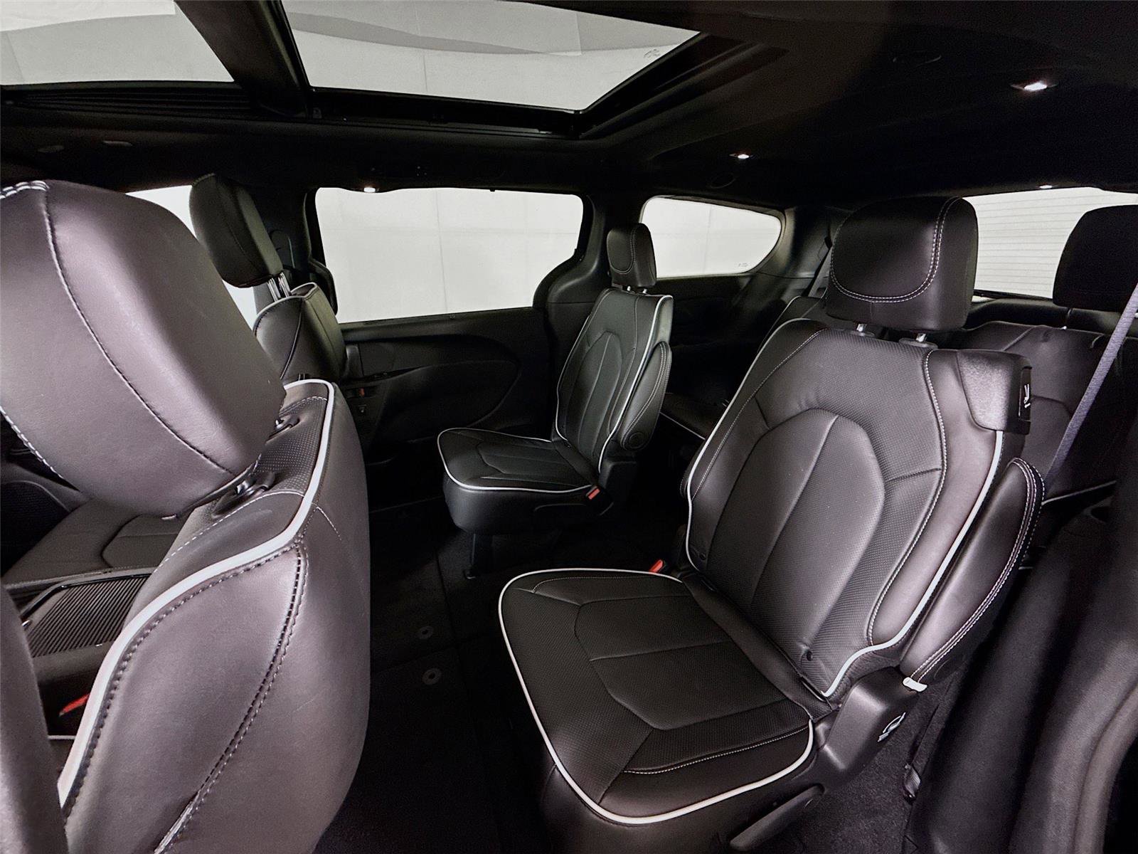 New 2026 Chrysler Pacifica Limited image 19