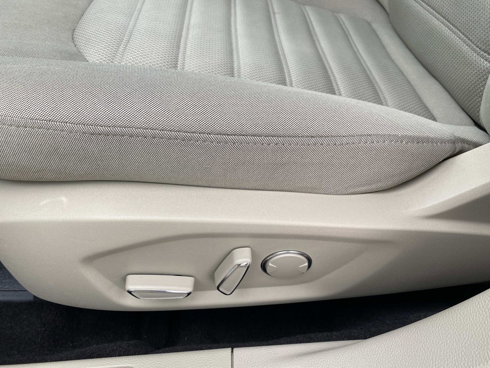 Used 2019 Ford Fusion SE image 18