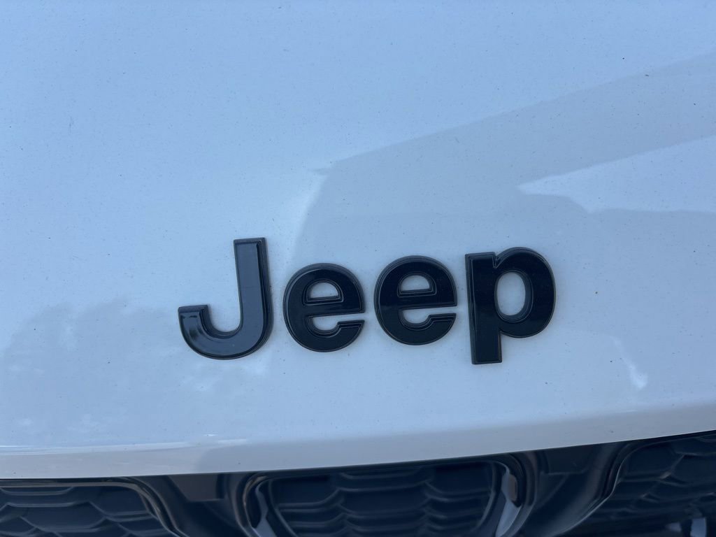 Used 2023 Jeep Grand Cherokee Limited w/ Black Appearance Package image 30