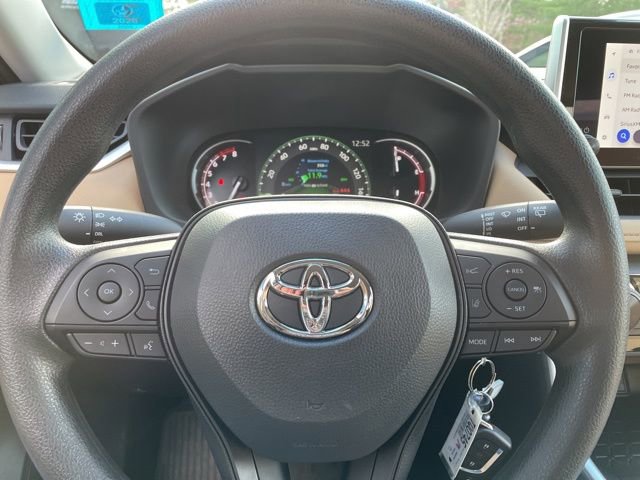 Used 2025 Toyota RAV4 LE image 17