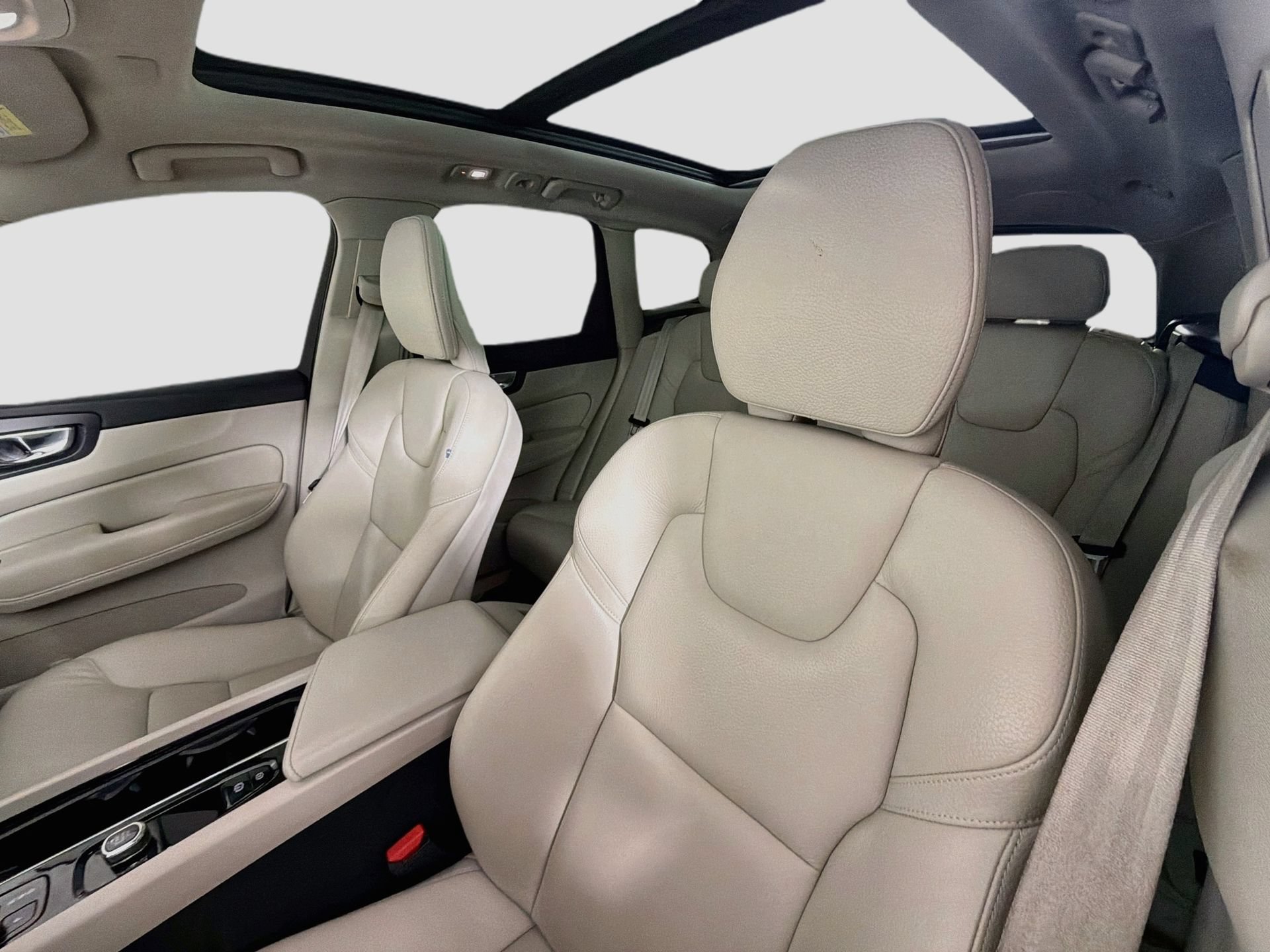 Certified 2023 Volvo XC60 B5 Plus w/ Protection Package Premier FWD image 22