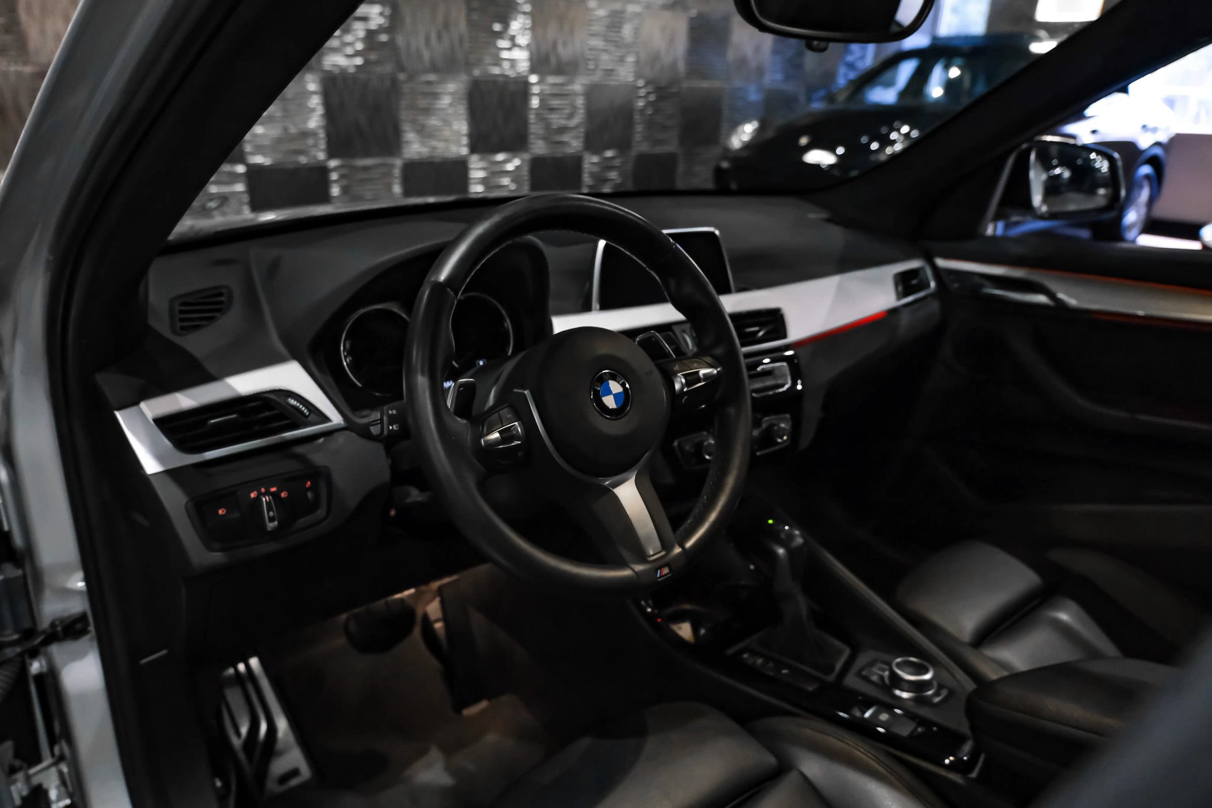 Used 2019 BMW X1 sDrive28i w/ M Sport Package FWD image 3