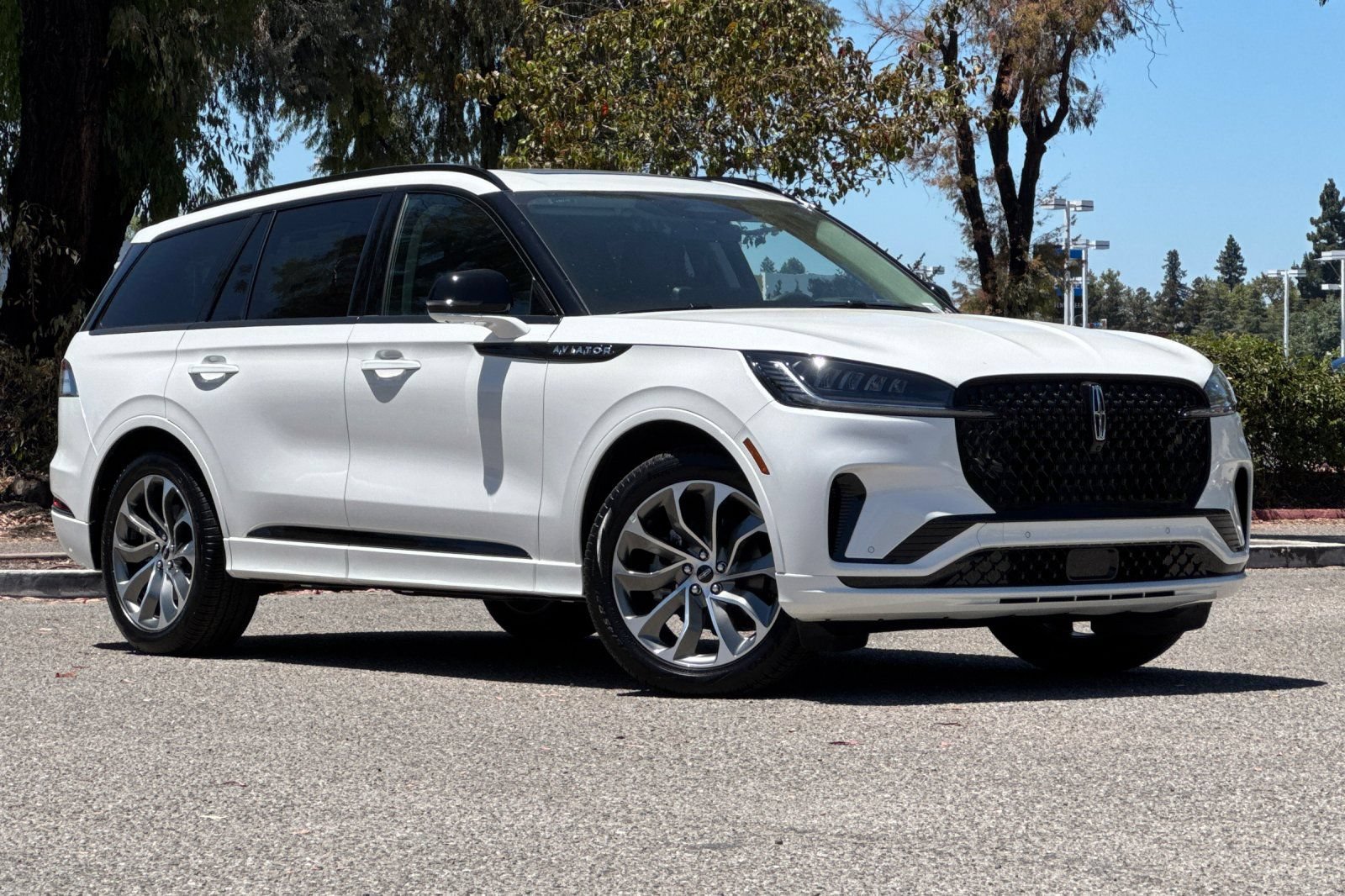 New 2026 Lincoln Aviator 2WD image 2