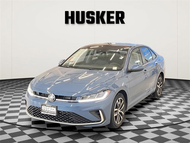 Used 2025 Volkswagen Jetta SE image 4