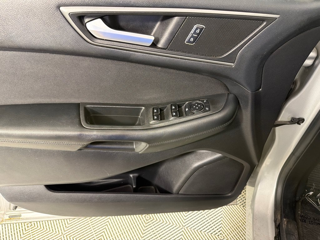 Used 2015 Ford Edge SE AWD/4WD image 10