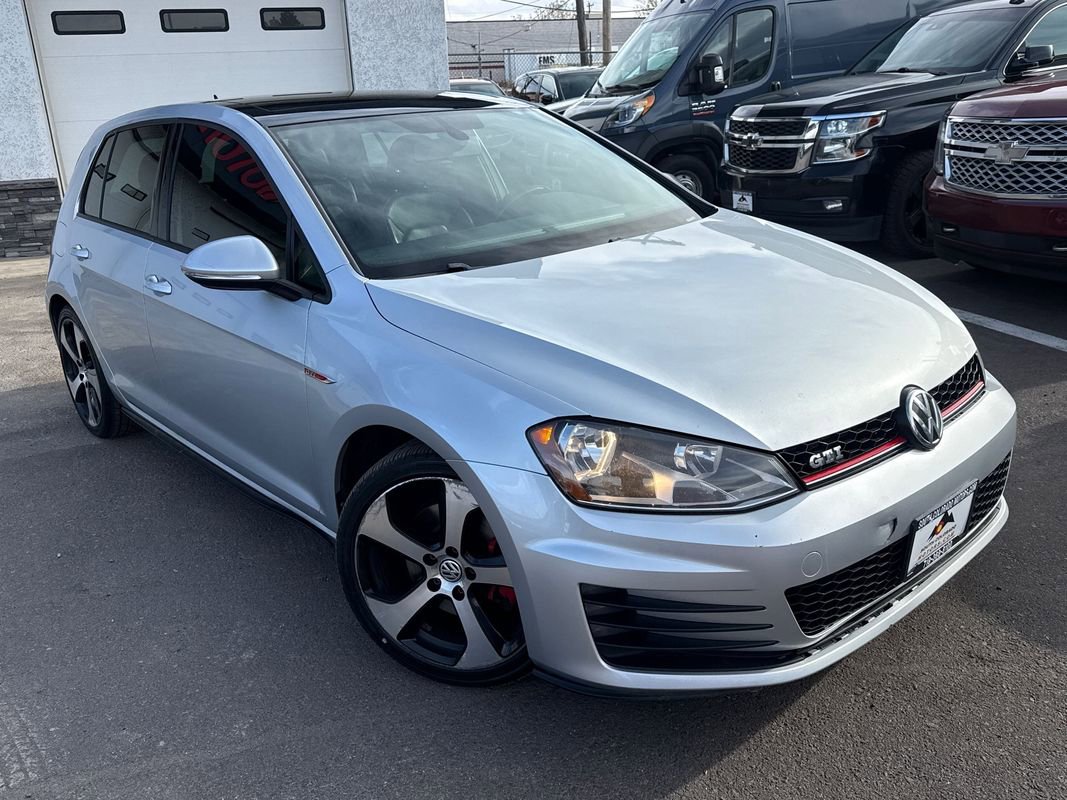 Used 2015 Volkswagen GTI SE FWD image 1