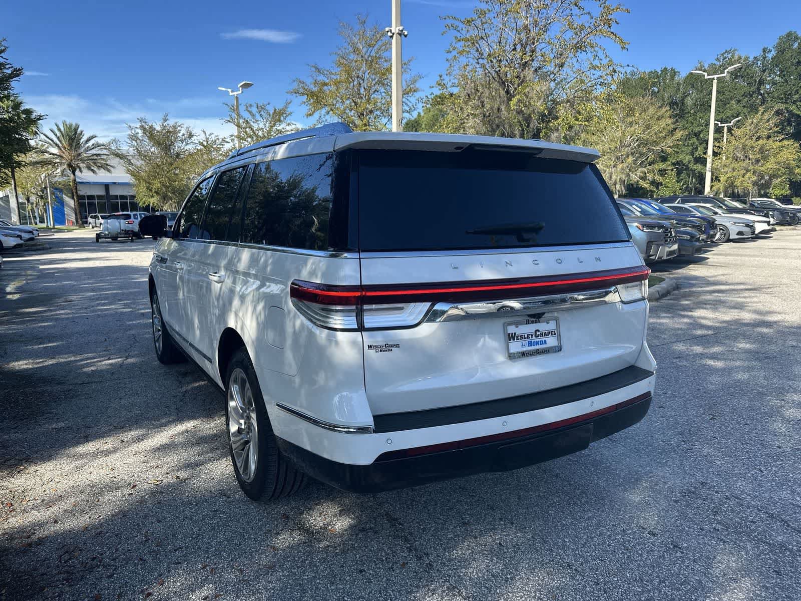 Used 2024 Lincoln Navigator Reserve AWD/4WD image 4