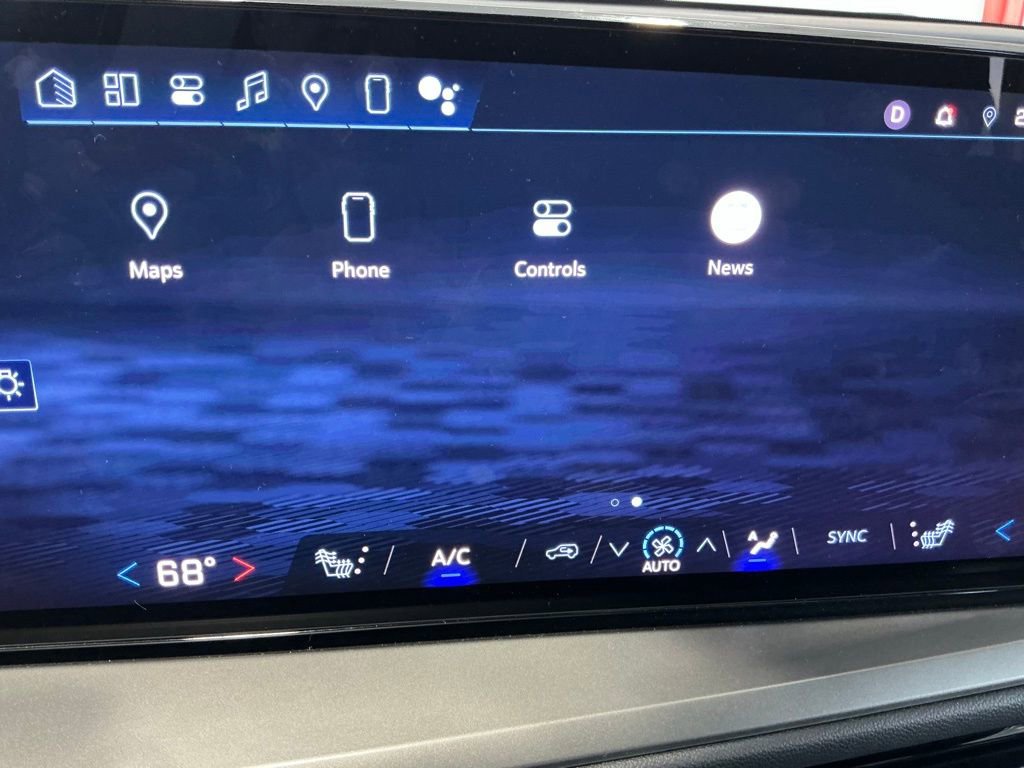 Used 2024 Chevrolet Traverse LT image 11