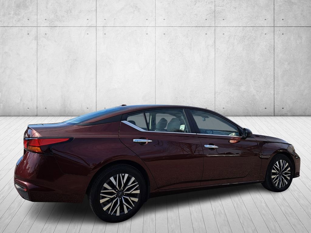 Used 2025 Nissan Altima 2.5 SV image 5