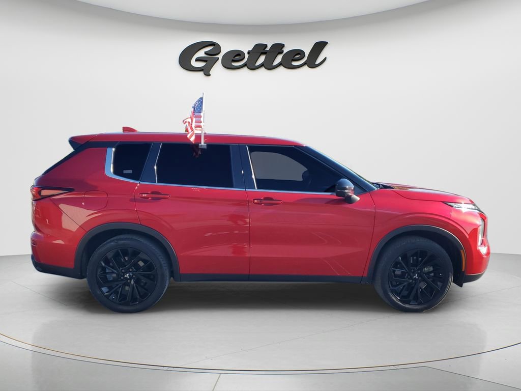 Used 2024 Mitsubishi Outlander SE Black Edition FWD image 4