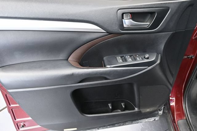 Used 2019 Toyota Highlander XLE FWD image 24