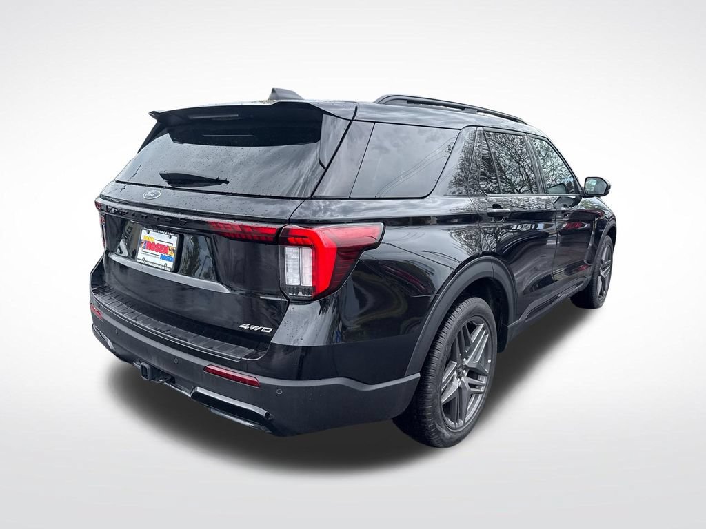 Used 2025 Ford Explorer ST-Line w/ ST-Line Street Pack AWD/4WD image 5