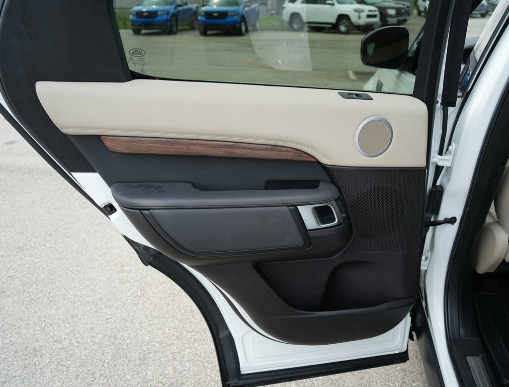 Used 2018 Land Rover Discovery HSE AWD/4WD image 25