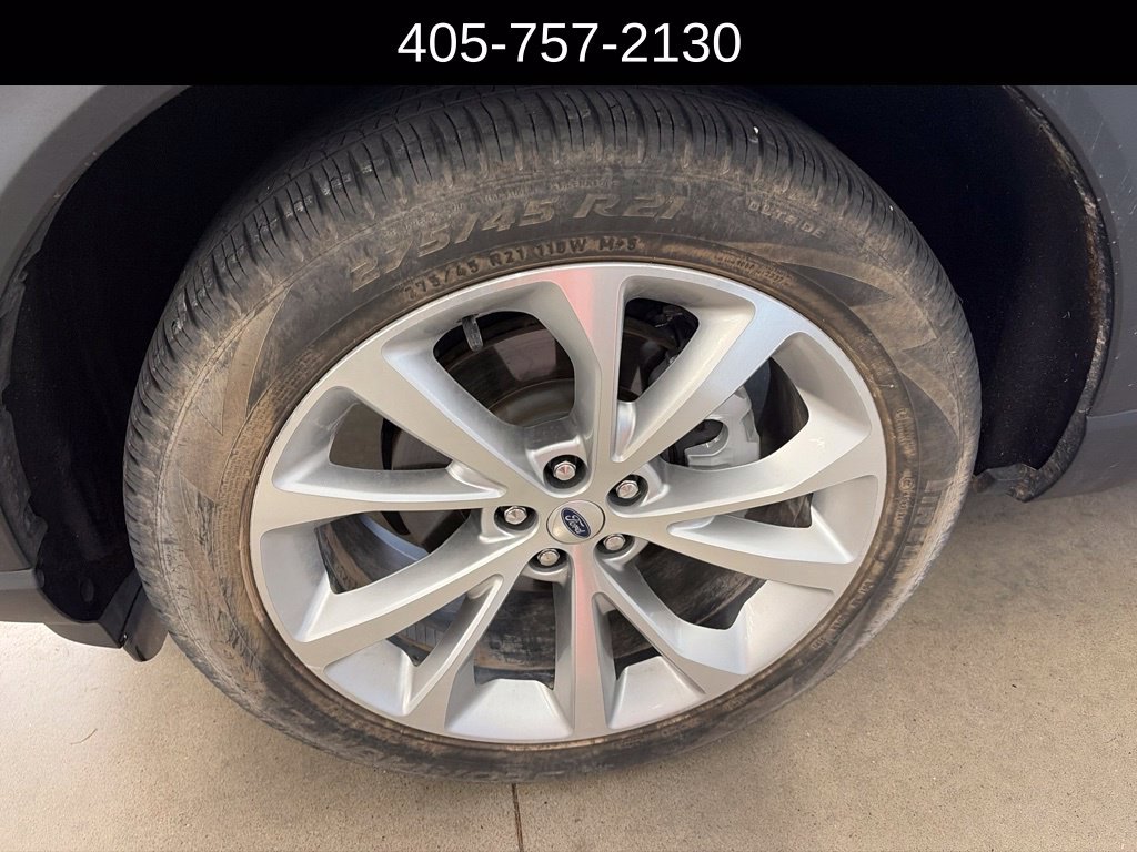 Used 2023 Ford Explorer Platinum w/ Technology Package AWD/4WD image 2