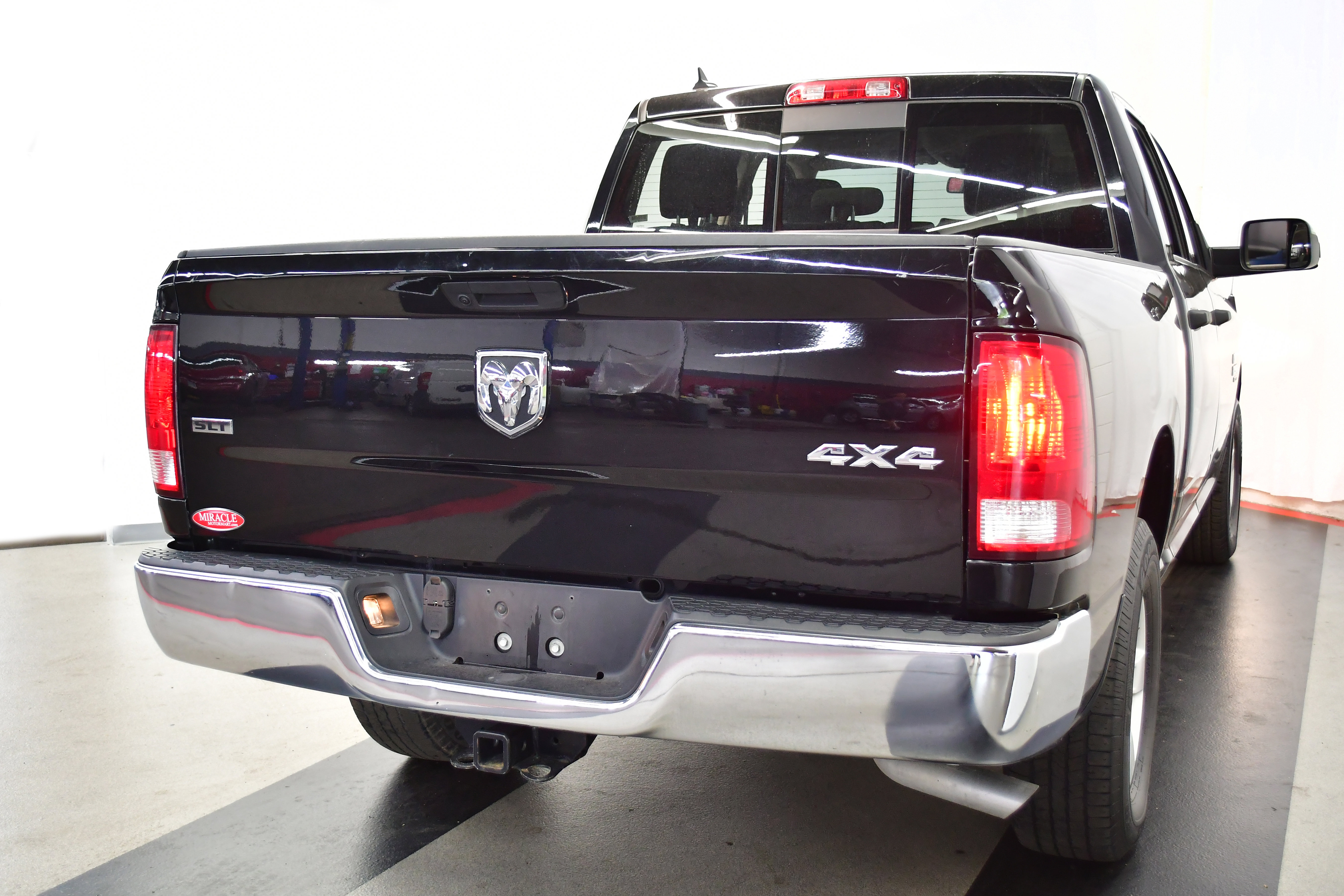 Used 2023 RAM 1500 Classic SLT w/ Trailer & Traction Group AWD/4WD image 7