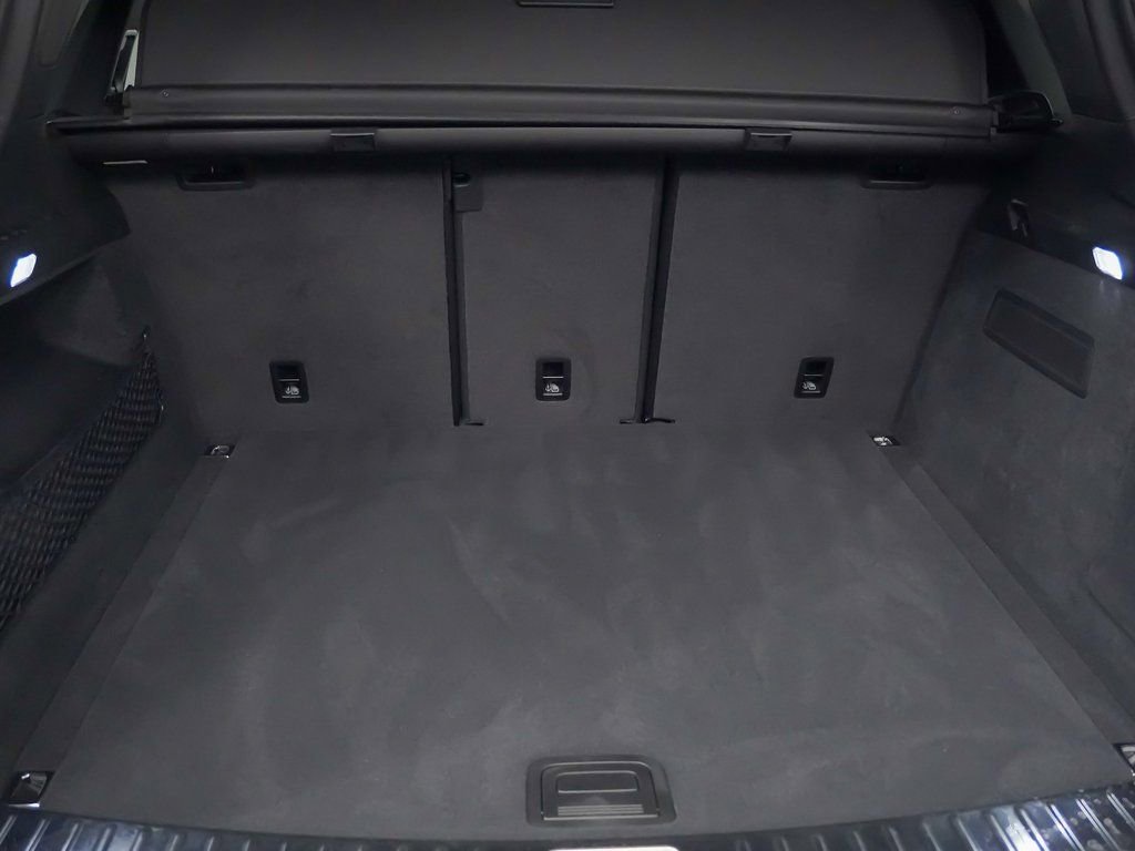 Used 2025 Porsche Cayenne image 13