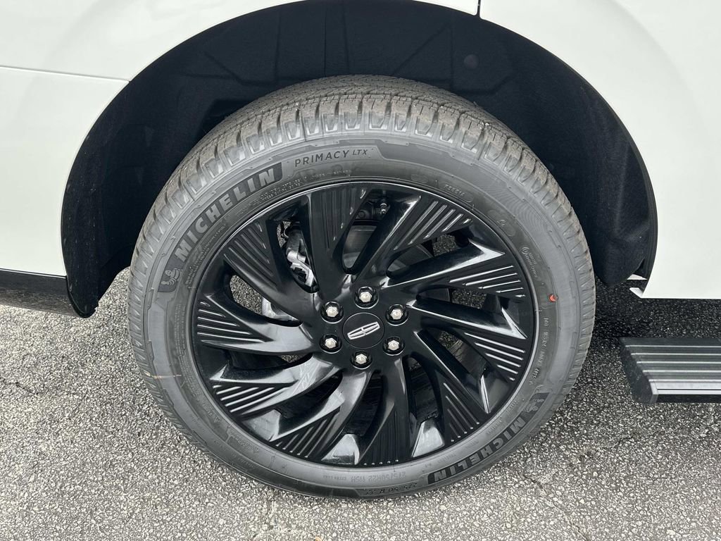 New 2025 Lincoln Navigator Reserve w/ Jet Appearance Package image 18