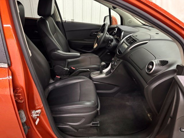 Used 2016 Chevrolet Trax LT w/ LT Sun and Sound Package AWD/4WD image 12
