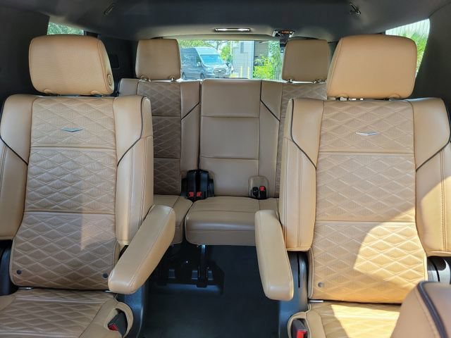 Used 2021 Cadillac Escalade Premium Luxury AWD/4WD image 14
