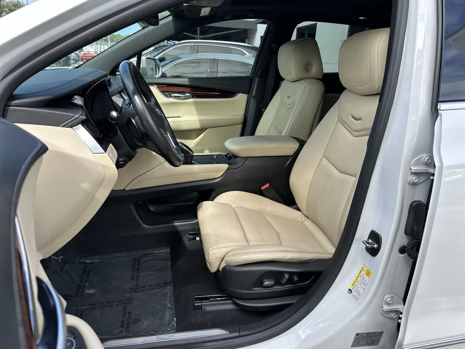 Used 2017 Cadillac XT5 Luxury FWD image 3